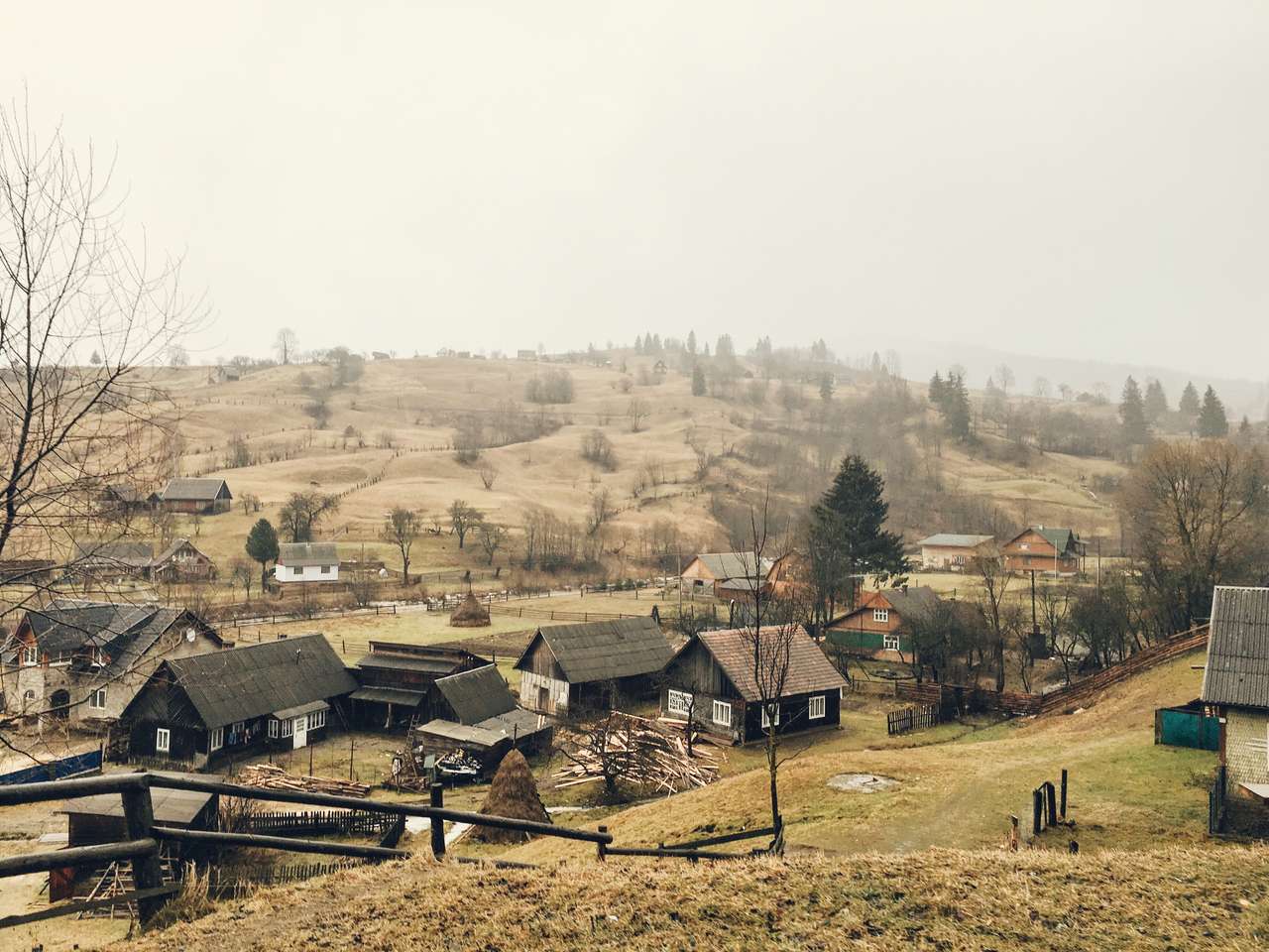Ukraińska wieś w górach puzzle