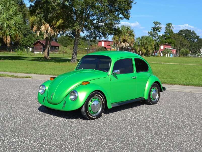 Samochód Volkswagen Beetle Rok 1970 puzzle online