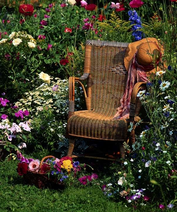 krzesło w ogrodzie puzzle online