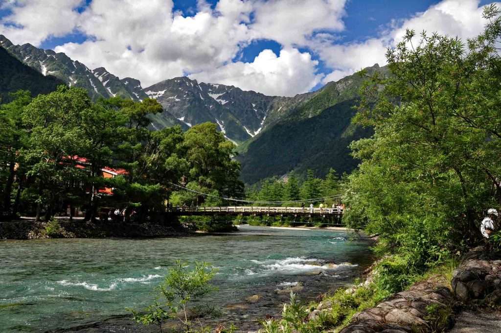 Rzeka i góry w Japonii puzzle online