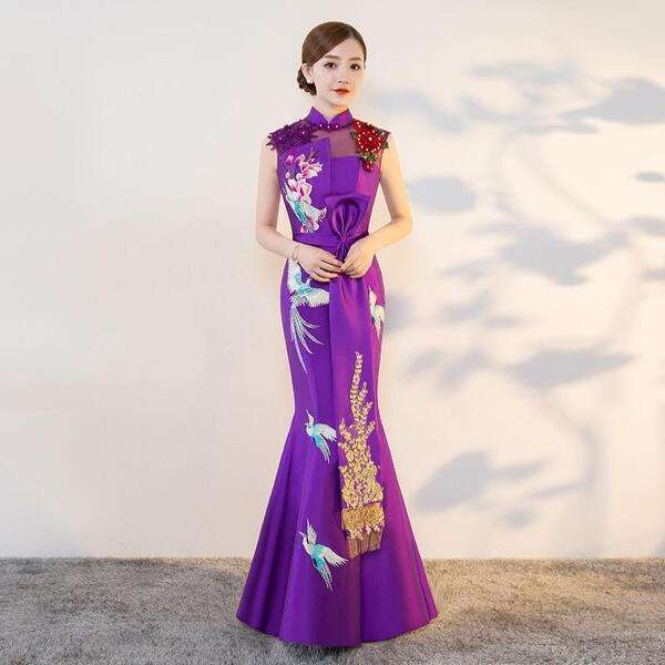 Dama w modnej sukience Cheongsam #28 puzzle online