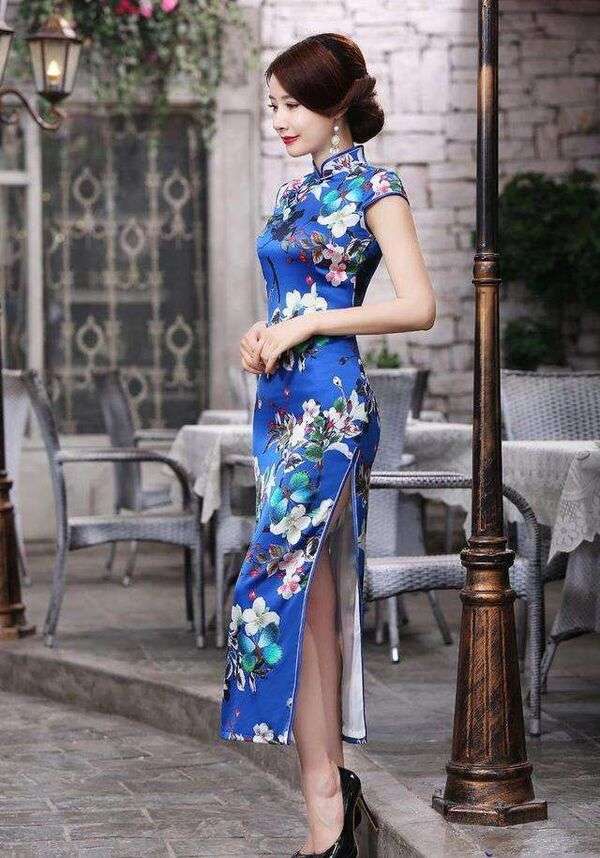 Dama w modnej sukience Cheongsam #34 puzzle online