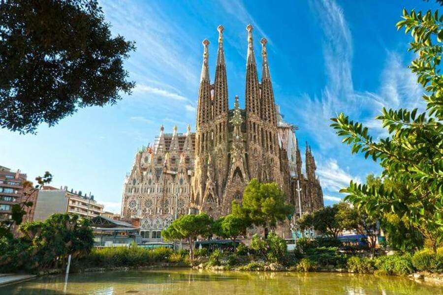 Świątynia La Sagrada Familia w Barcelonie w Hiszpanii #2 puzzle online
