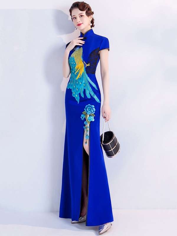 Dama z chińską sukienką w stylu Cheongsam #44 puzzle online