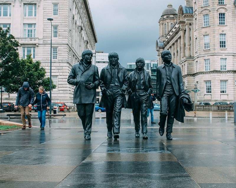 Cztery wielkie postacie z brązu- Liverpool puzzle online