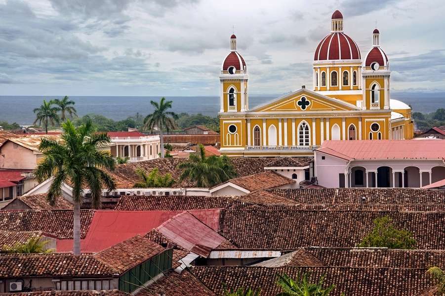 Widok na miasto Granada w Nikaragui #1 puzzle online