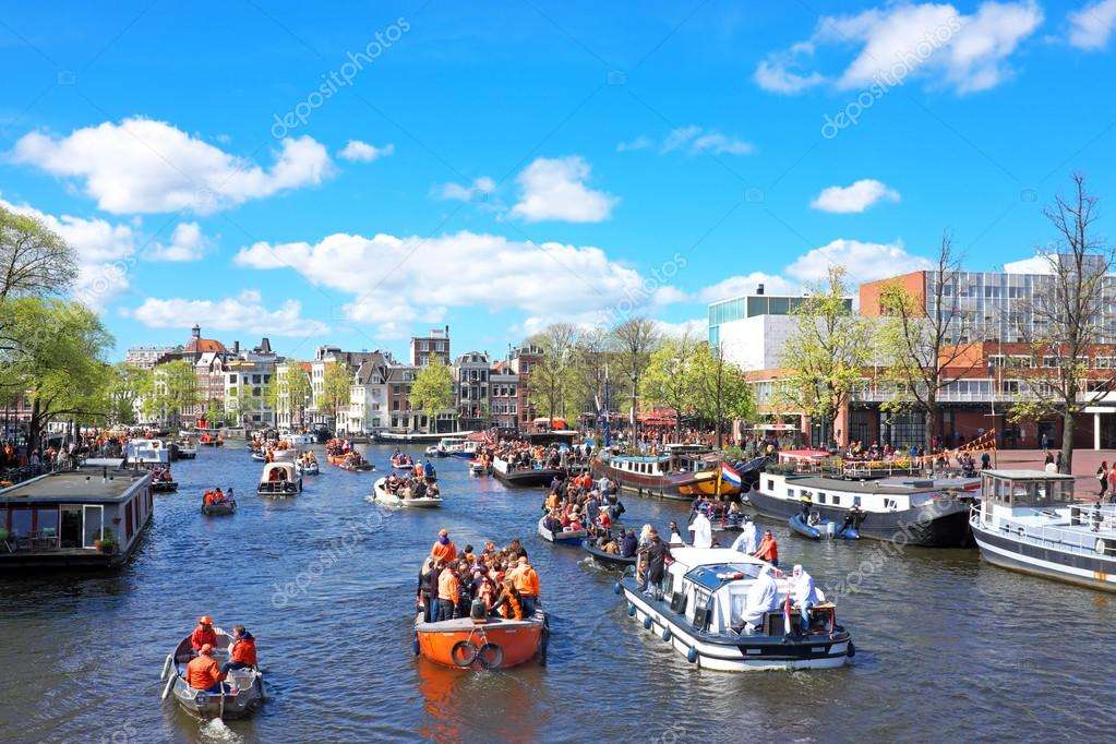 Rejs łodziami po kanale w Amsterdamie puzzle online