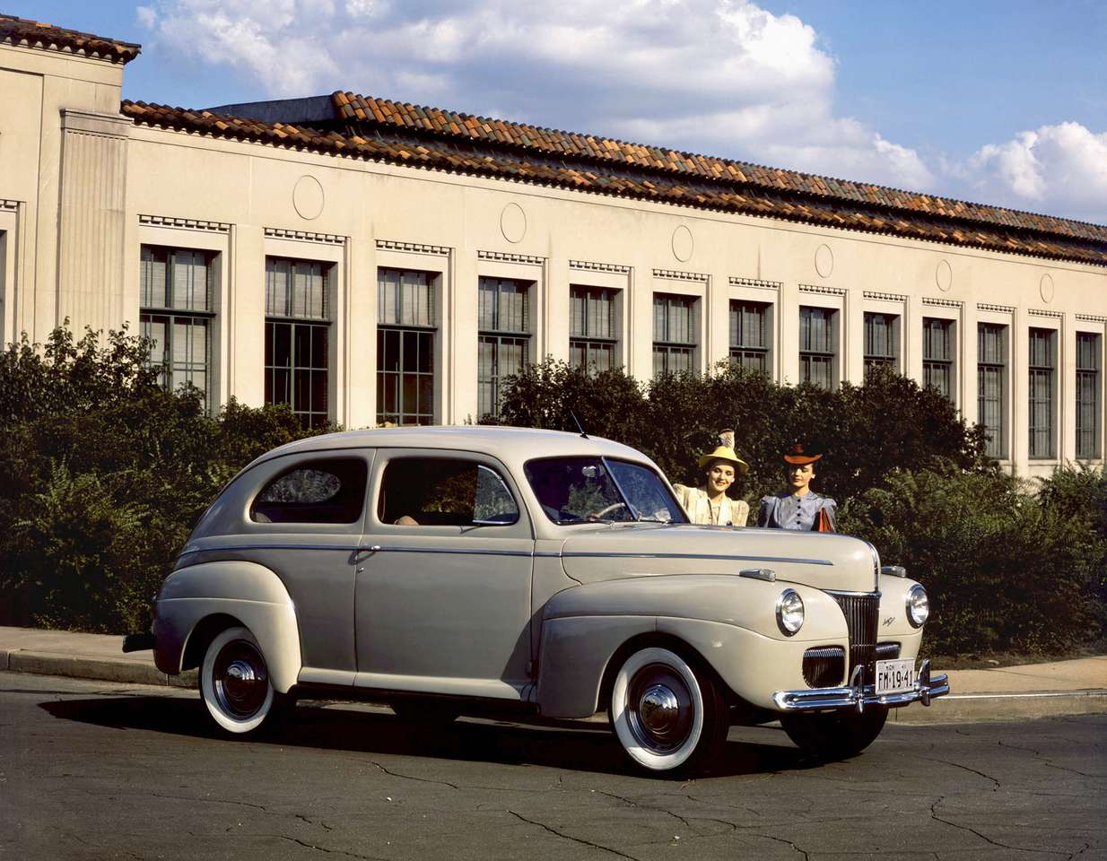 1941 Ford V8 Super Deluxe Tudor Sedan puzzle online