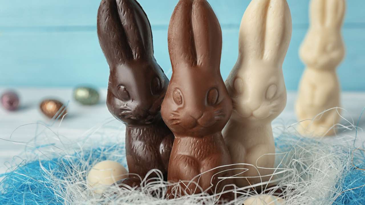 Wielkanocny zajączek czekoladowy z kilku rodzajów czekolady puzzle online