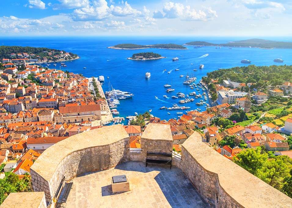 Hvar – górzysta wyspa u wybrzeży Chorwacji puzzle online
