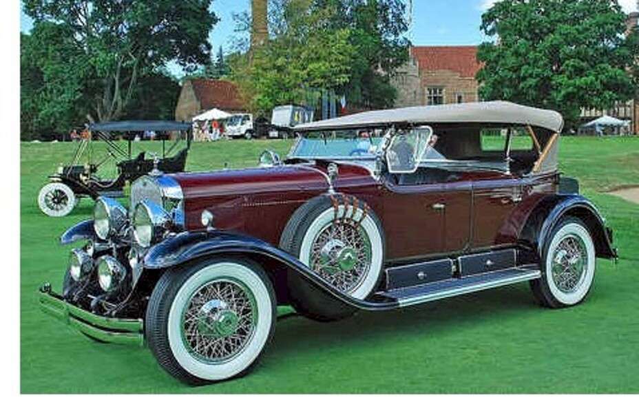 Samochód Cadillac V8 Podwójna osłona Sport Sedan Rok 1929 puzzle online
