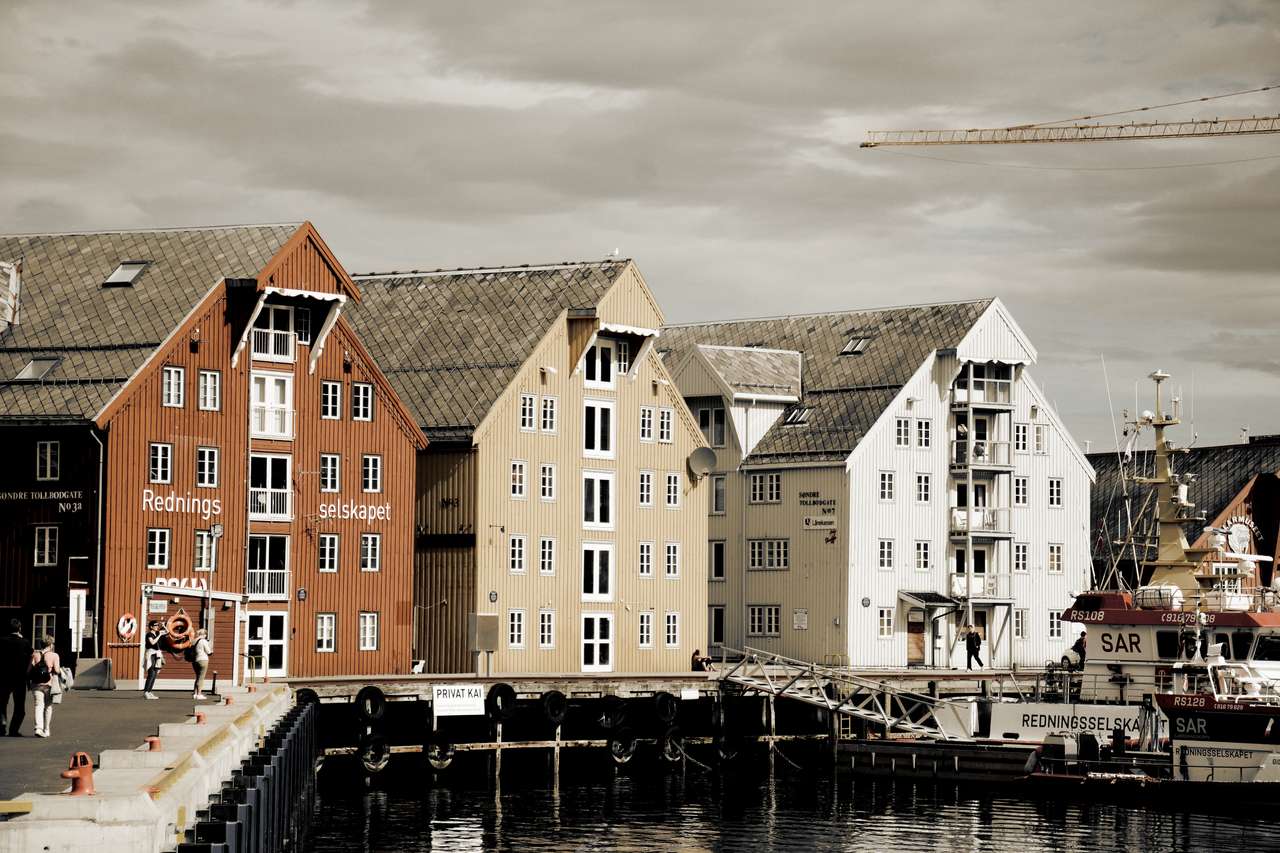 Trzy domy w Tromsø puzzle online