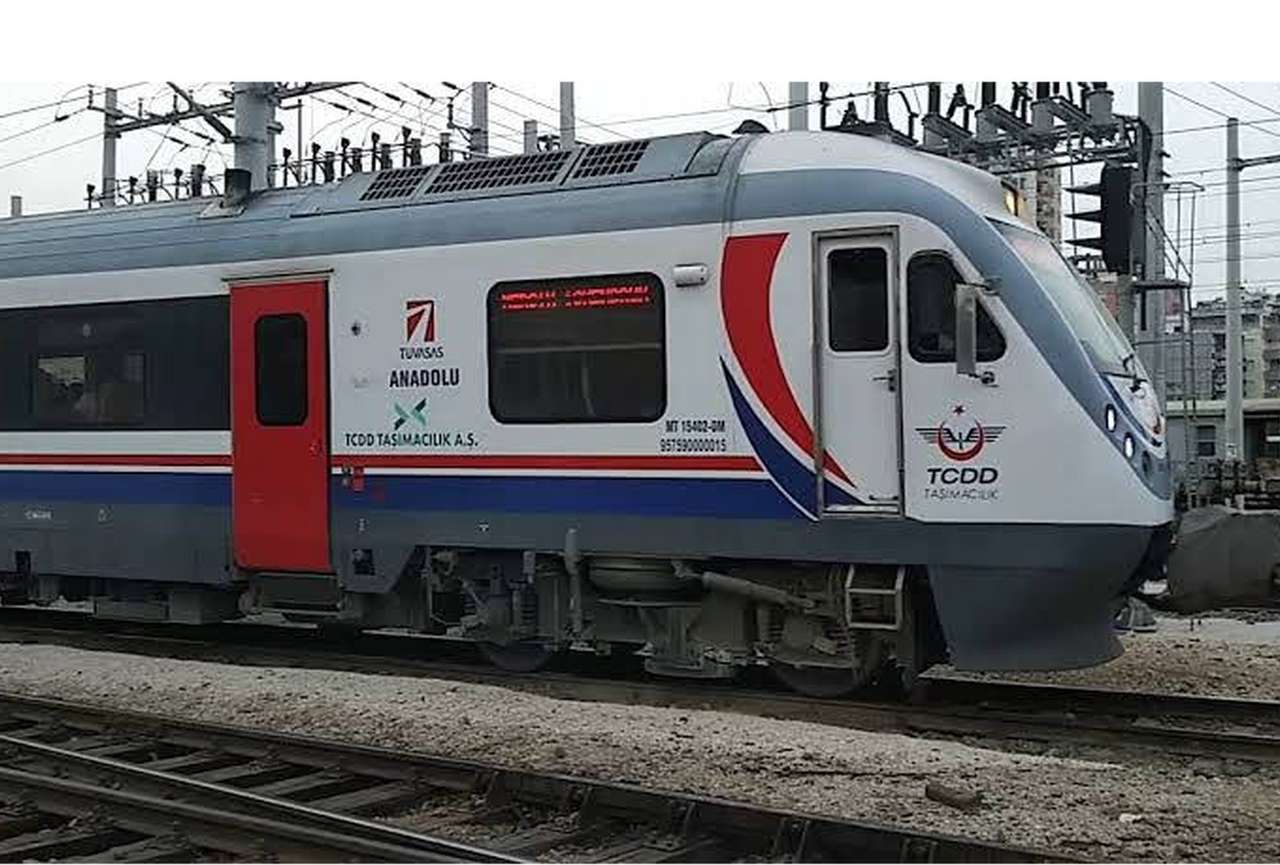 Turecki pociąg dużych prędkości MT 15402 puzzle online