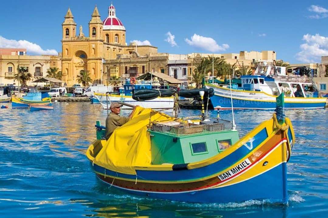 Łodzie rybackie w zatoce na Malcie puzzle online