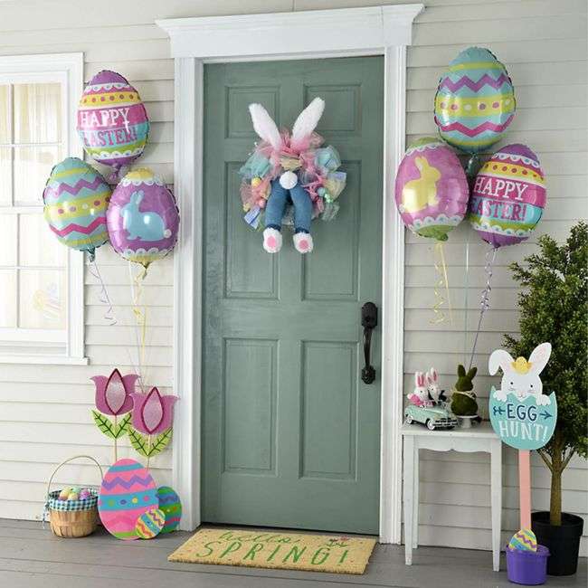 Wejście domu ozdobione na Wielkanoc puzzle online