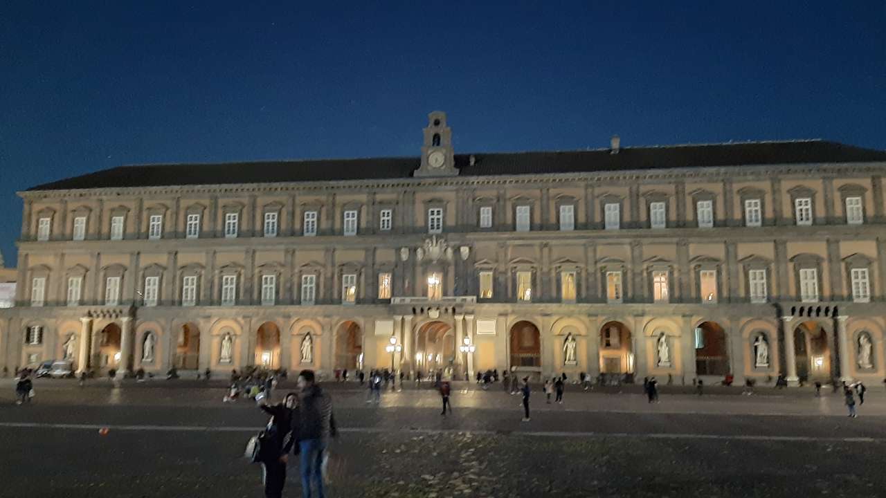Pałac Królewski wieczorem puzzle online