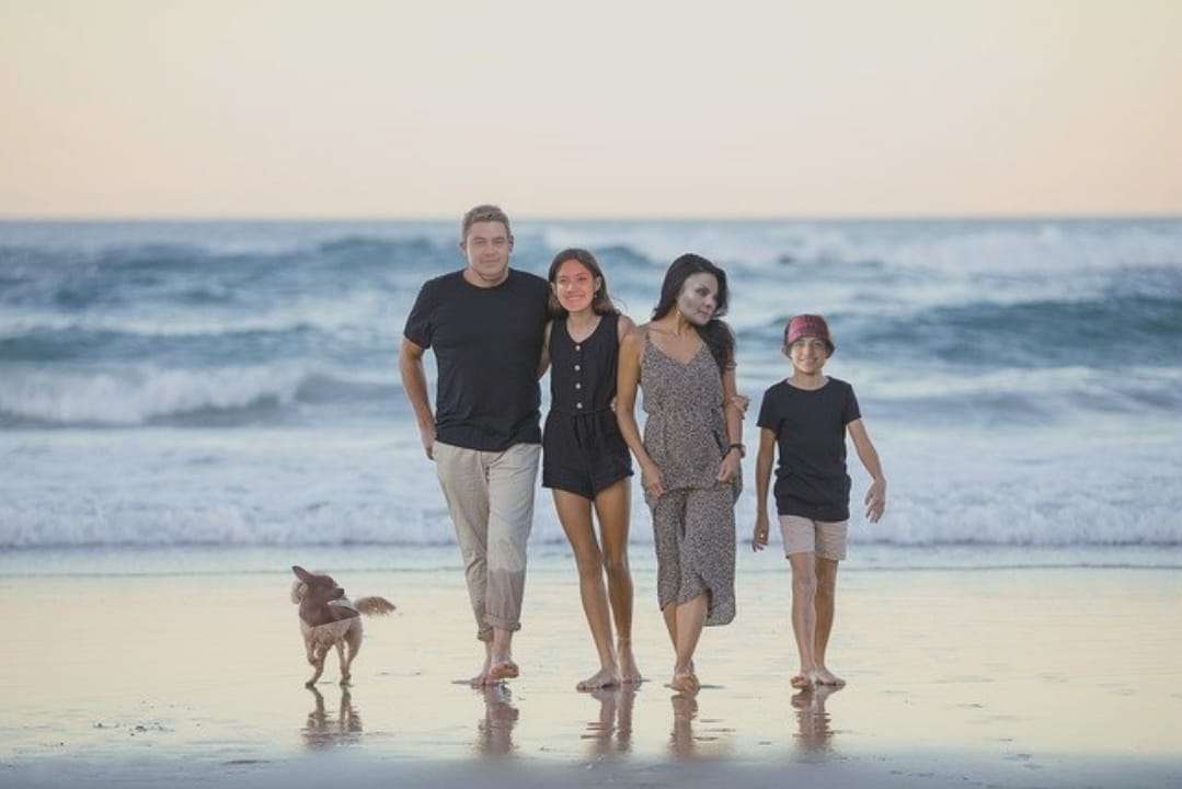 rodzina na plaży puzzle online