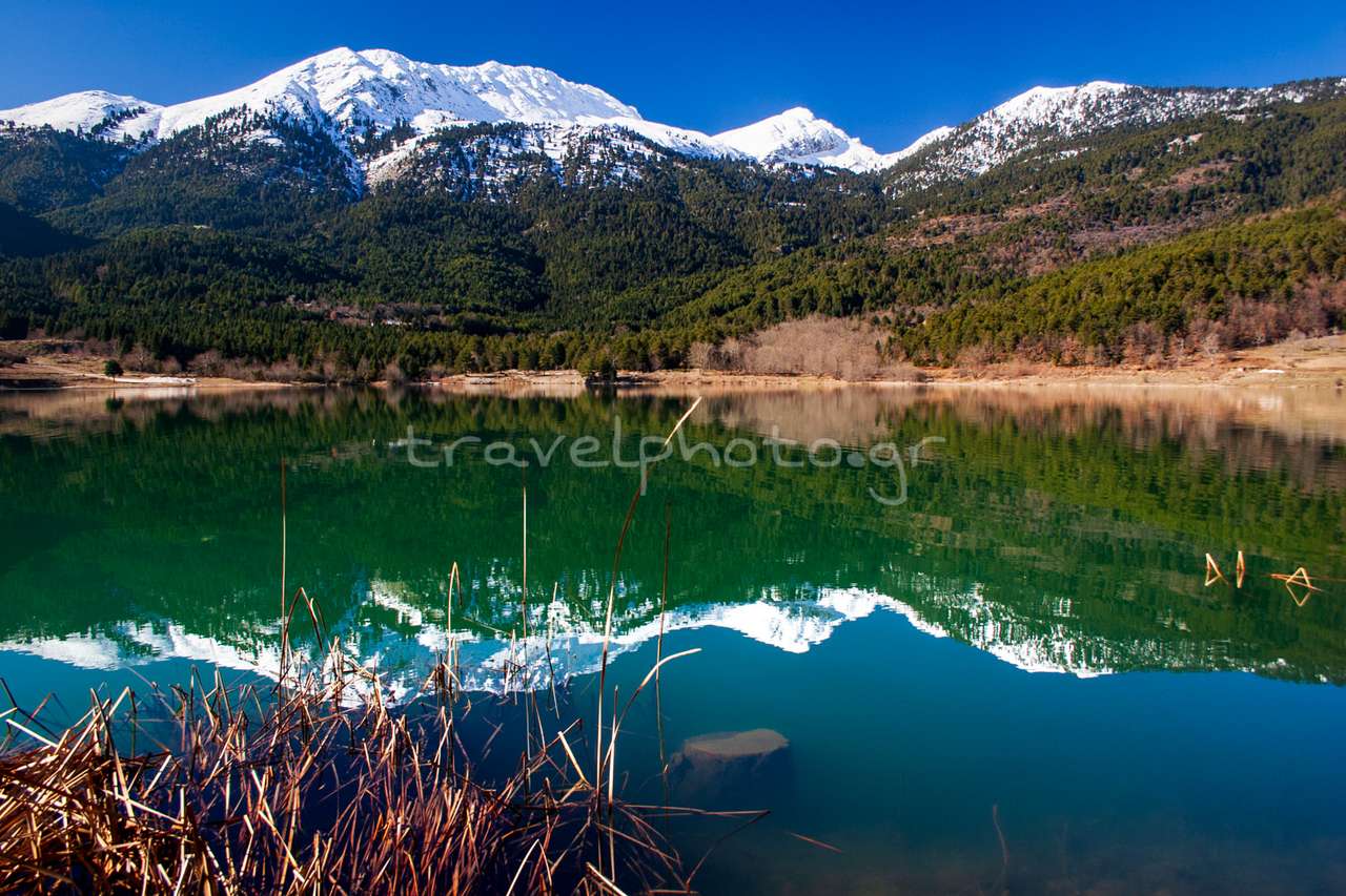 Jezioro Doxa w Koryncie Grecja puzzle online