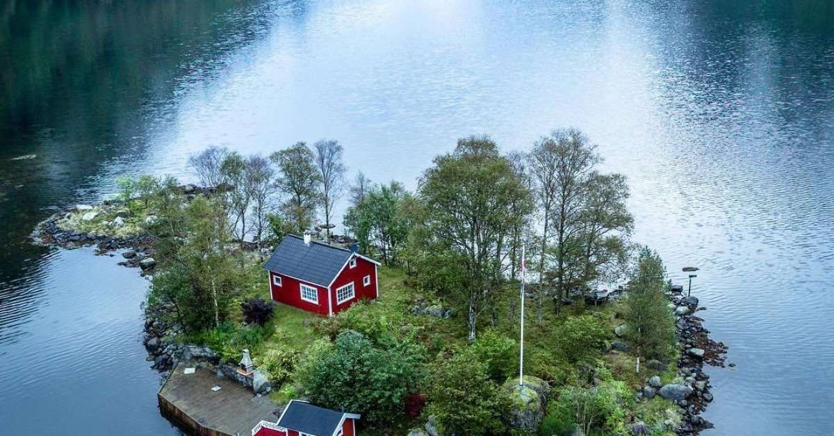 Dom na wyspie w Skandynawii puzzle online