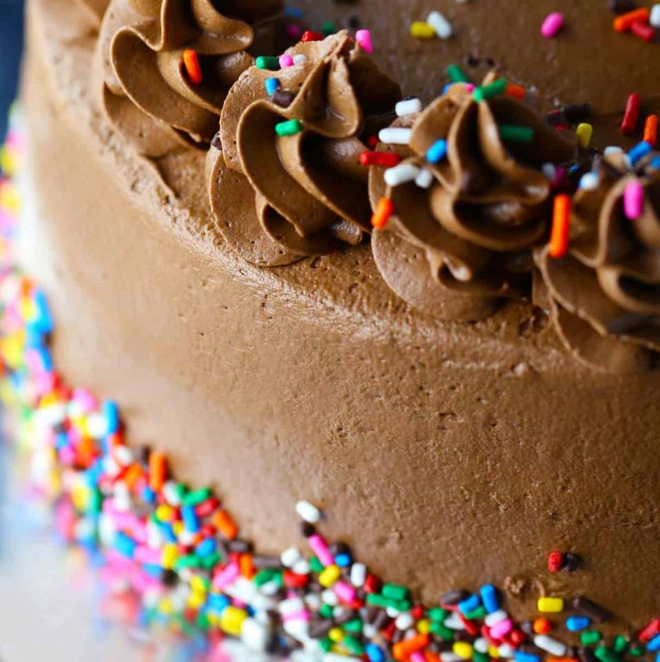 Czekoladowy tort urodzinowy puzzle online