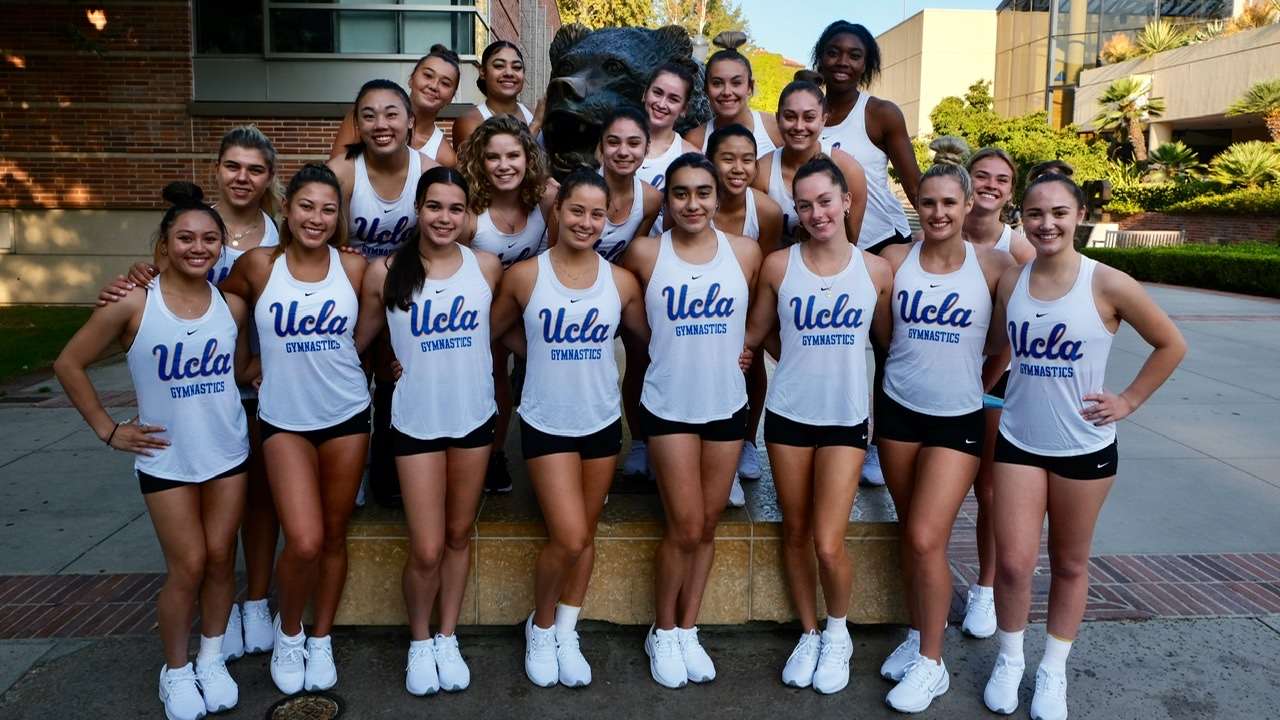 Drużyna gimnastyczna UCLA 2022 puzzle online