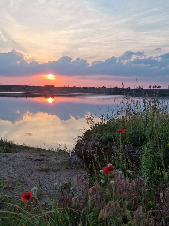 Zachód słońca nad jeziorem Ghioroc, Rumunia puzzle online