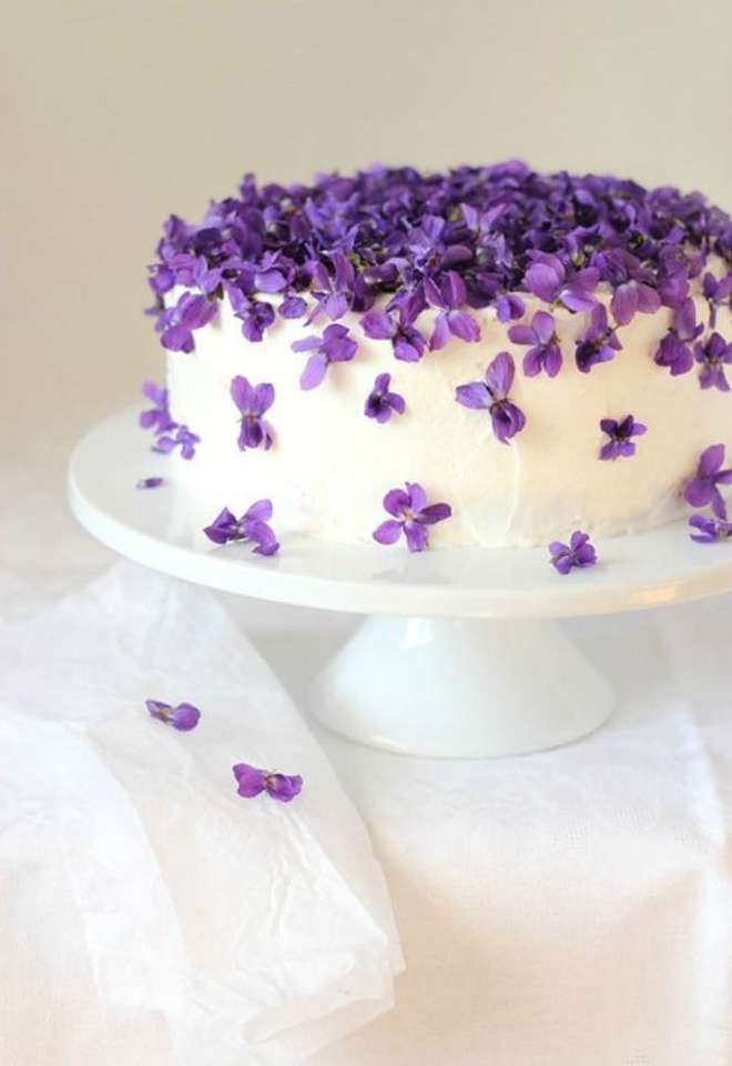 ciasto z jadalnymi kwiatami puzzle online