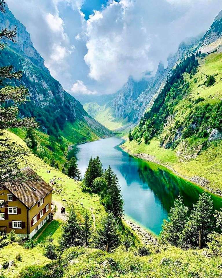 Szwajcarskie jezioro w górach puzzle online