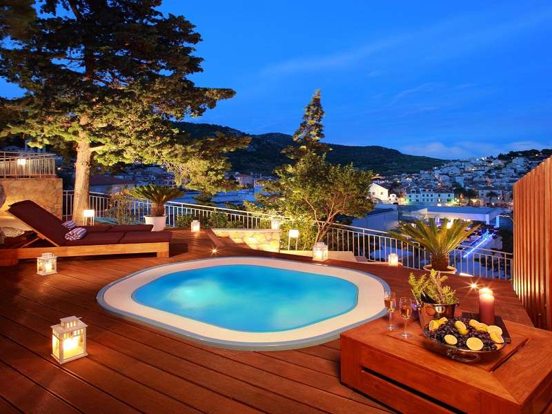 Hotel z basenem i widokiem w Chorwacji puzzle online