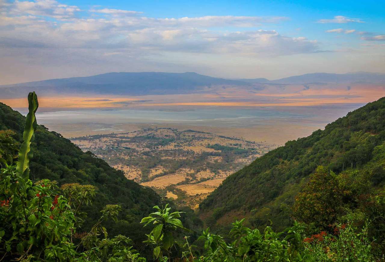 Zachód słońca w kraterze Ngorongoro, Tanzania puzzle online