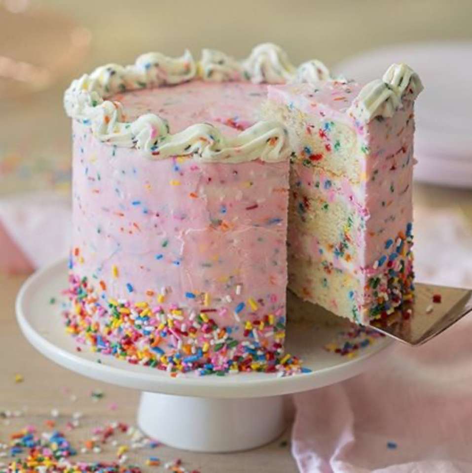 Różowy tort urodzinowy❤️❤️❤️❤️❤️ puzzle online