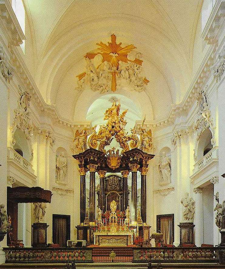 Ołtarz główny barokowej katedry w Fuldzie puzzle online
