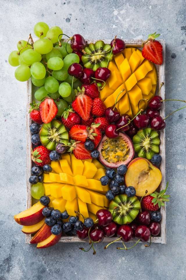 Owoce na talerzu puzzle online