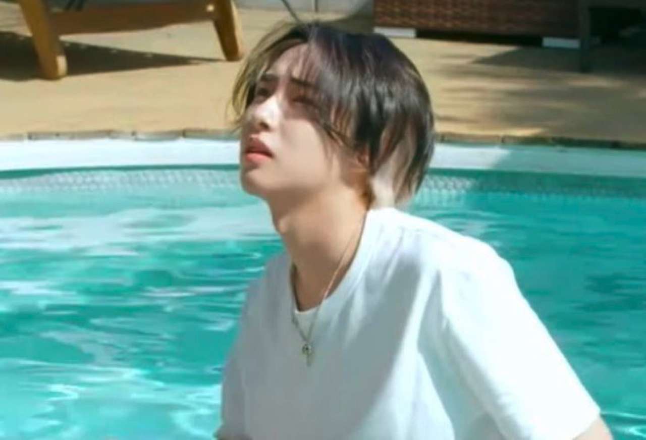 Renjun w basenie? puzzle online