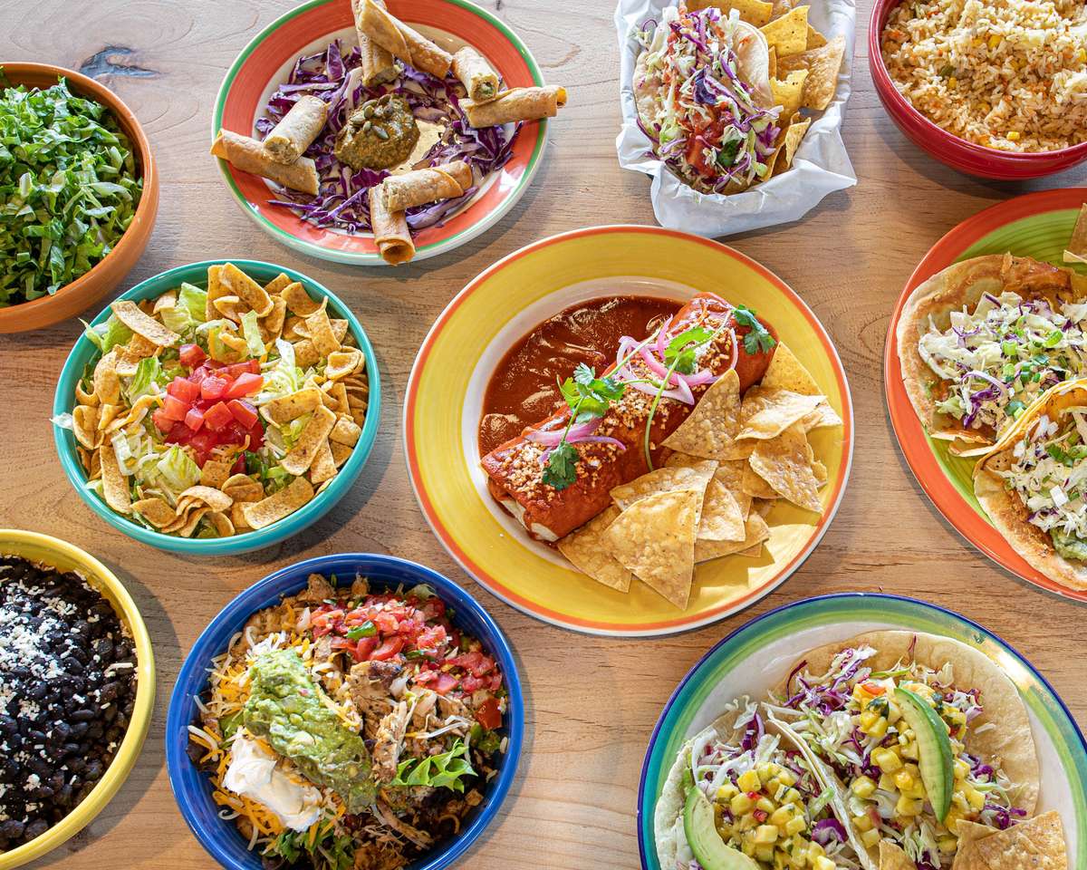 Talerze z meksykańskim jedzeniem puzzle online
