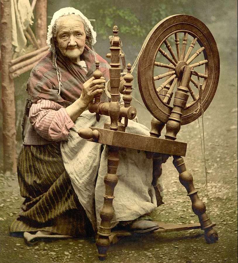 Stara Irlandka przy kołowrotku -1890-1900 puzzle online