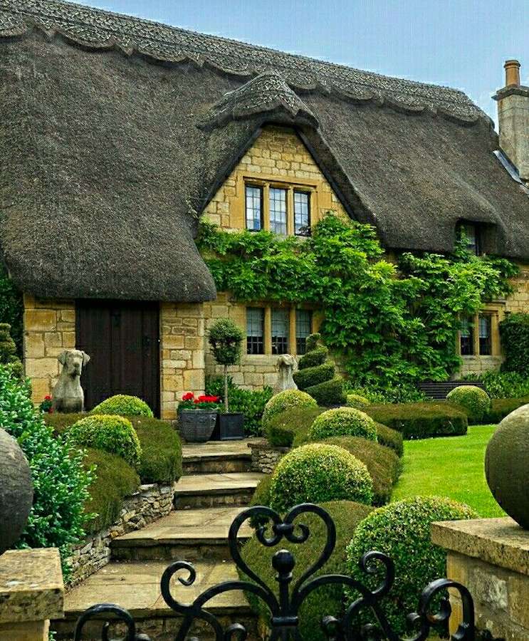 Piękny domek z pięknym ogrodem puzzle online