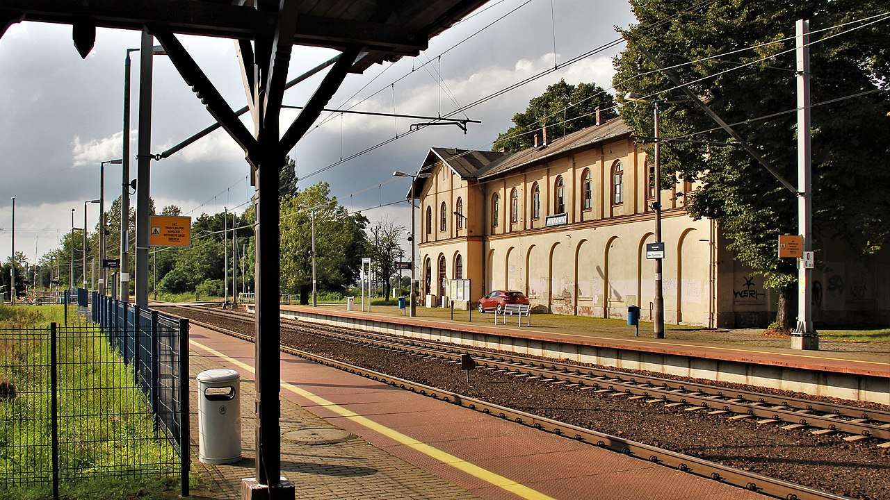 Stacja kolejowa w Miłkowicach puzzle online