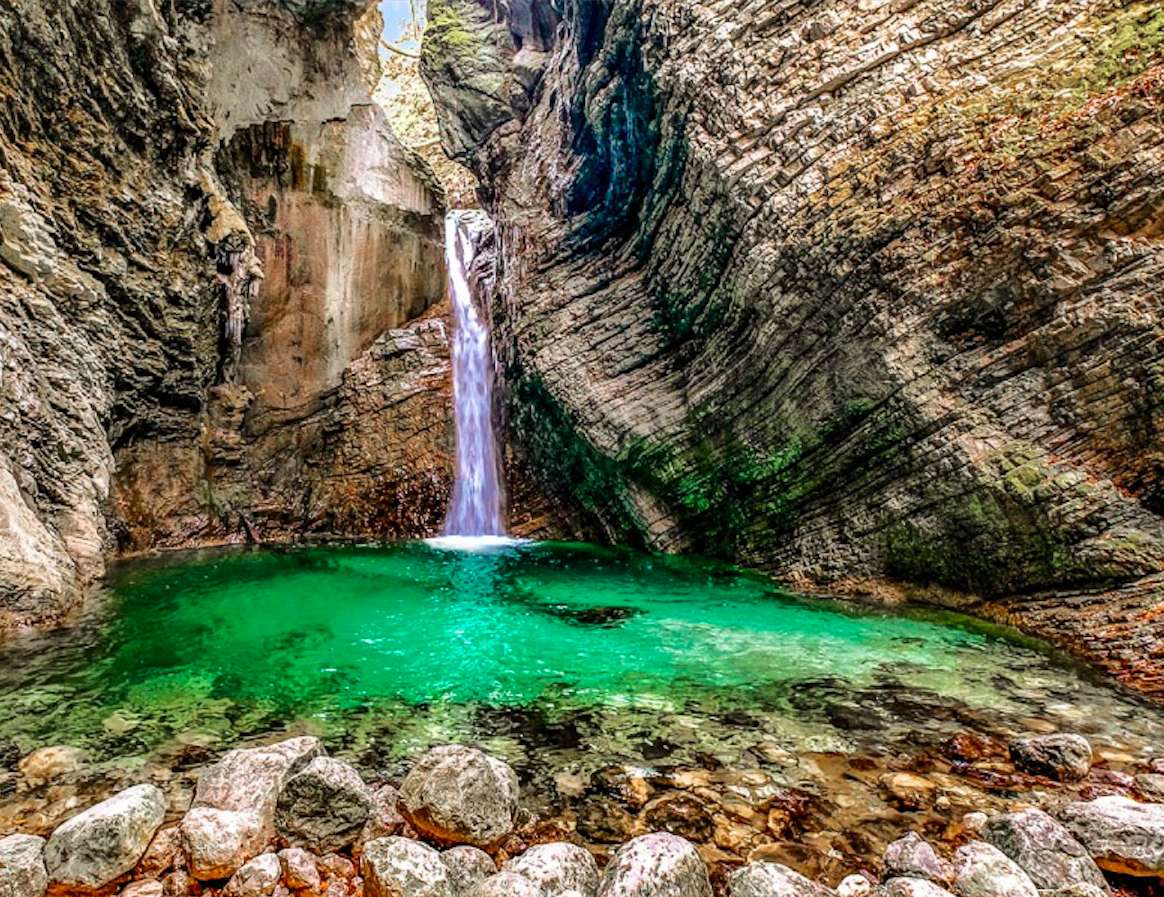 Słowenia-Wodospad Kozjak-turkusowa woda puzzle online