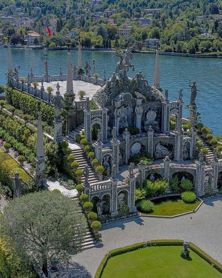 pałac nad jeziorem Maggiore puzzle online