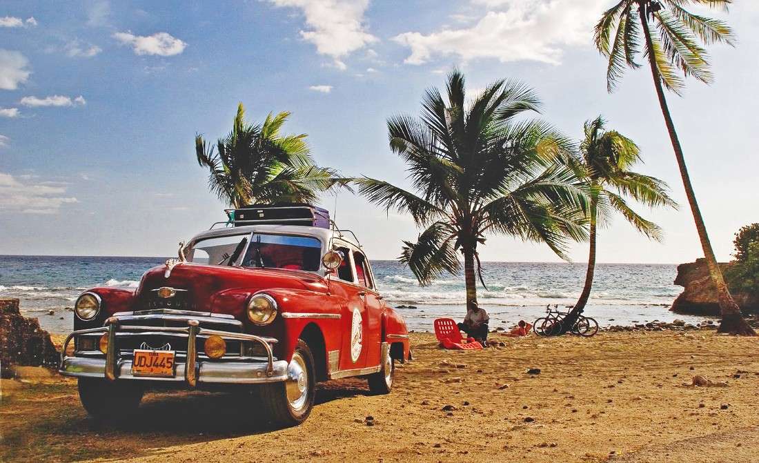 Auto na plaży na Kubie puzzle online