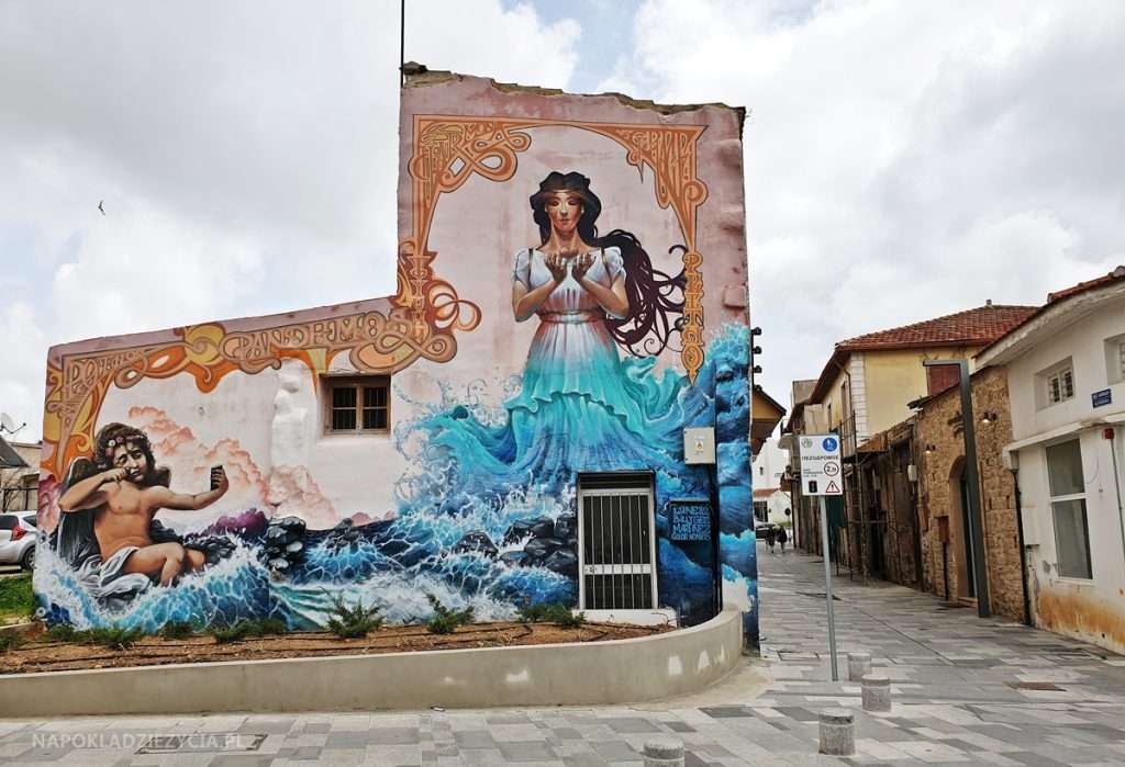 Sztuka uliczna- murale na budynku na Cyprze puzzle online