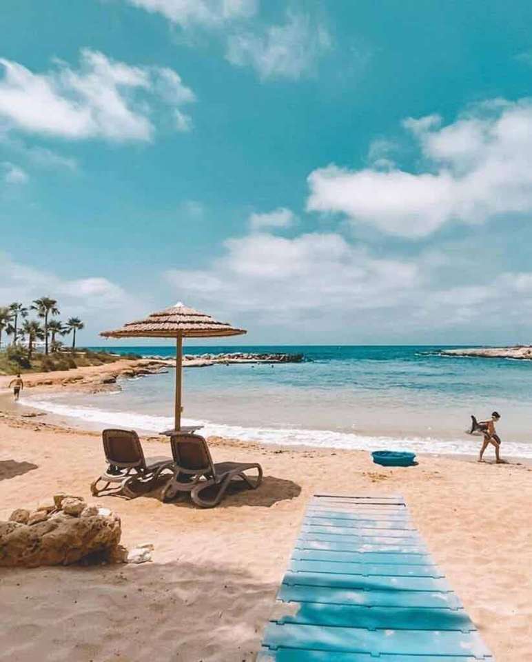 Plaża na Cyprze i Morze Śródziemne puzzle online