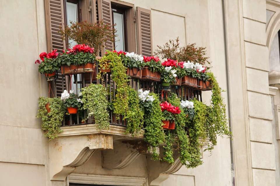 Balkon w kwiatach puzzle online