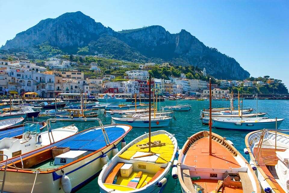 Wybrzeże z łodziami na wyspie Capri puzzle online