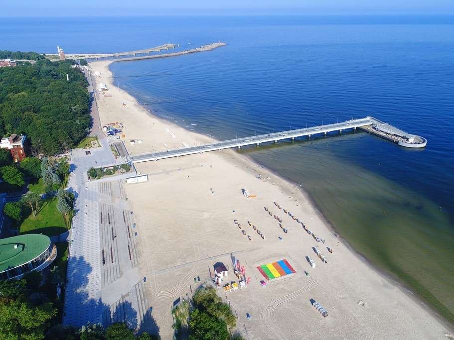 Plaża z molem w Kołobrzegu puzzle online