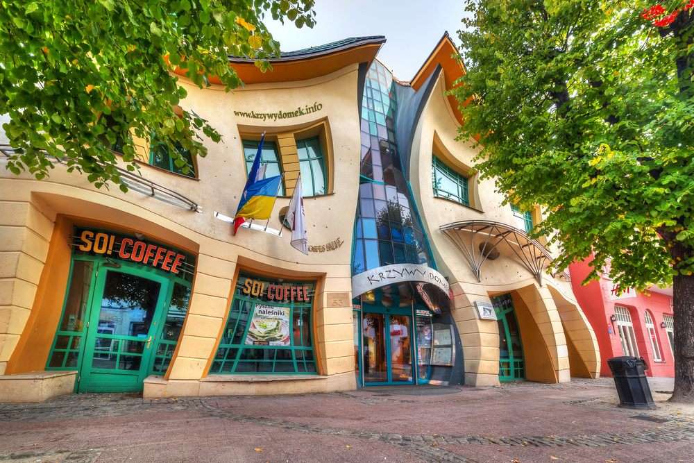 Krzywy budynek handlowy w Sopocie puzzle online