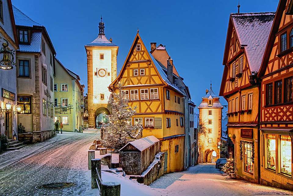 Kamienice i brukowane uliczki w Rothenburgu puzzle online