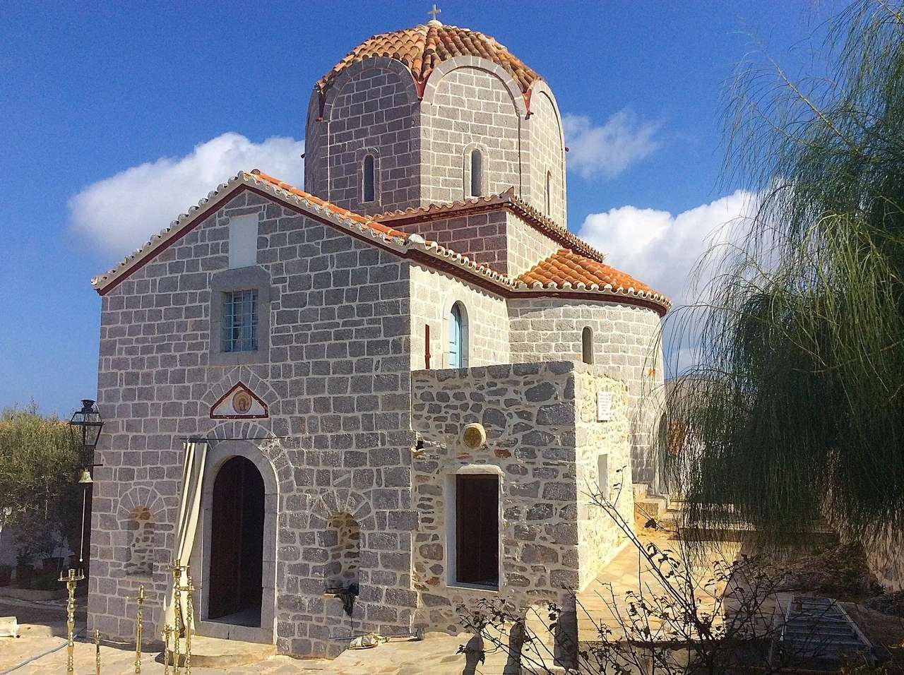 Klasztor na greckiej wyspie Hydra puzzle online