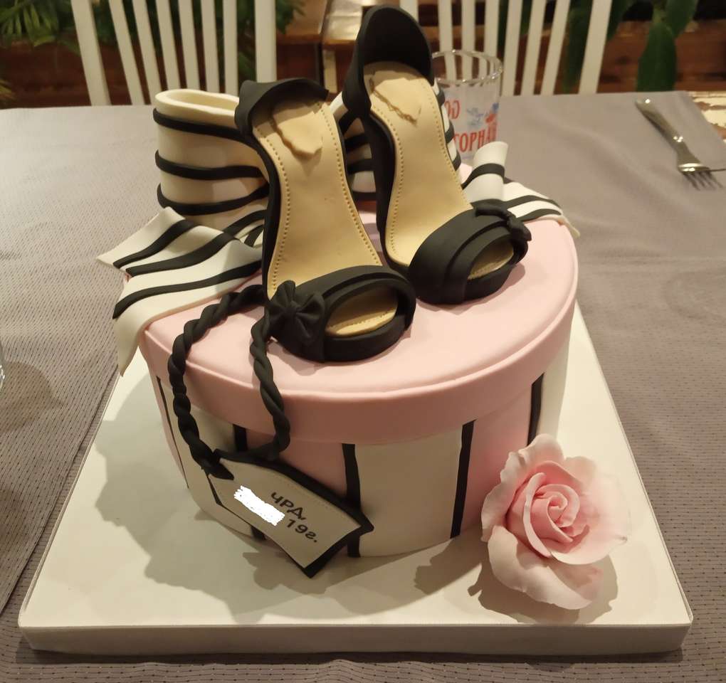 Piękny tort urodzinowy puzzle online